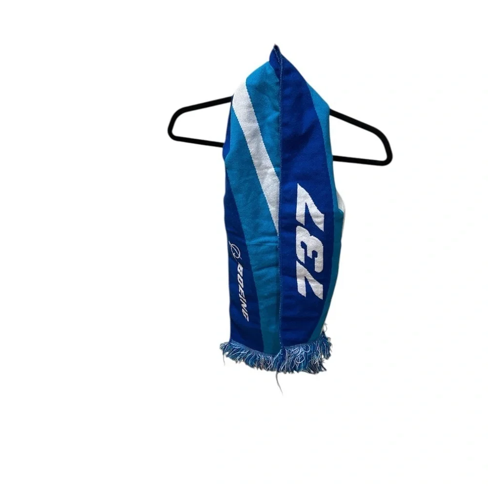 Boeing 737 Blue Scarf